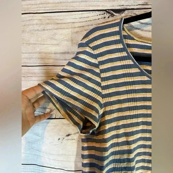 American eagle stripped button up shirt - Picture 3 of 6